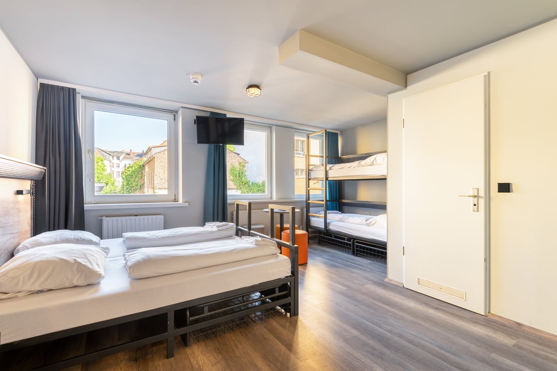 aohostels_frankfurt_galluswarte_rooms_4FA_01_NEU_10MB